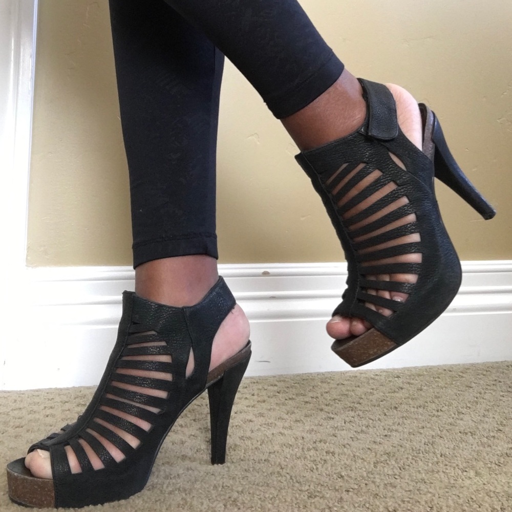 VINCE CAMUTO Poseidon Platform Sandal 100% Leather